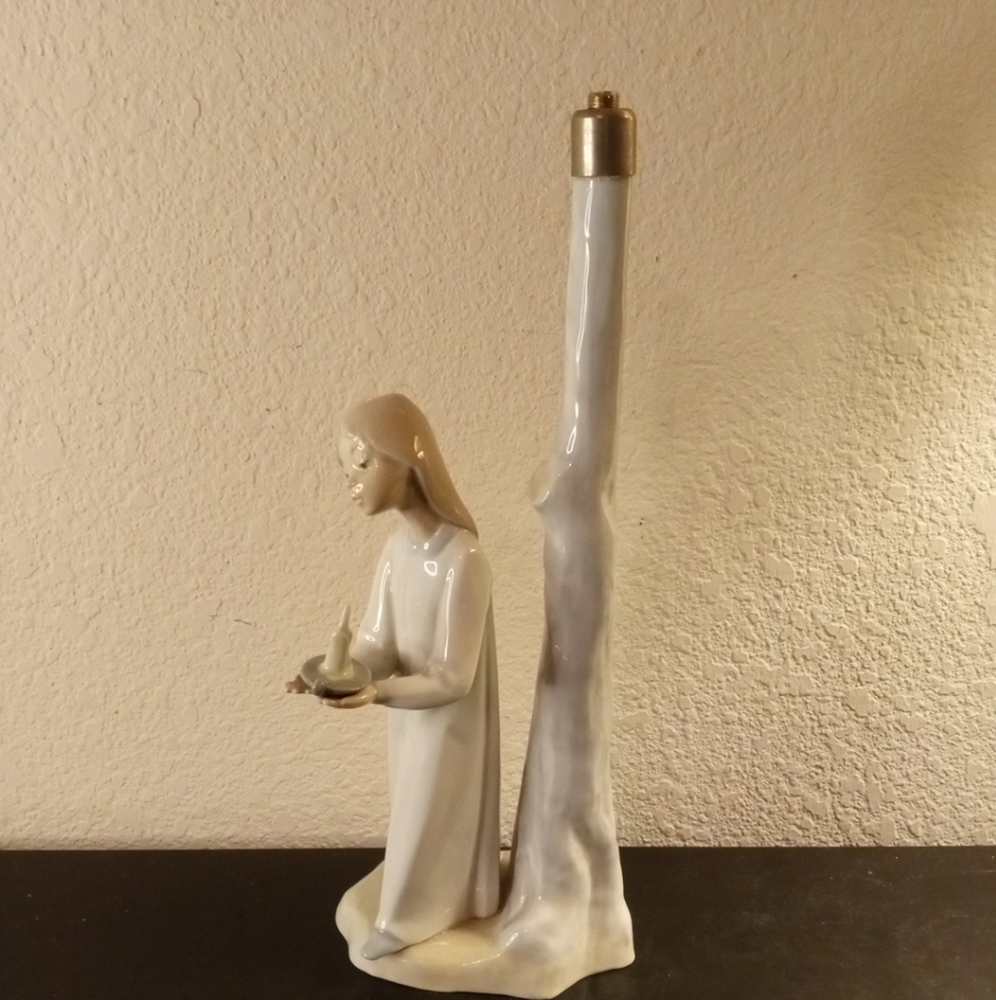 GORGEOUS Nao Made in Spain 12" Figurine Converted to Desk Lamp Fixture.